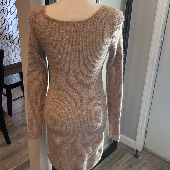 H&M Ribbed Beige Long Sleeve Sweater Dress…Size Medium - Picture 4 of 7